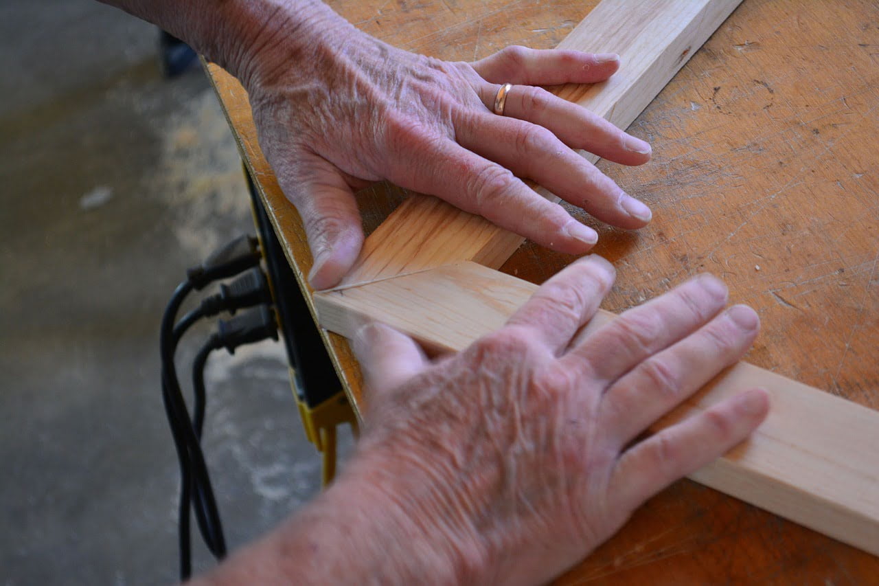 woodworker, hands, wooden frame-5974532.jpg